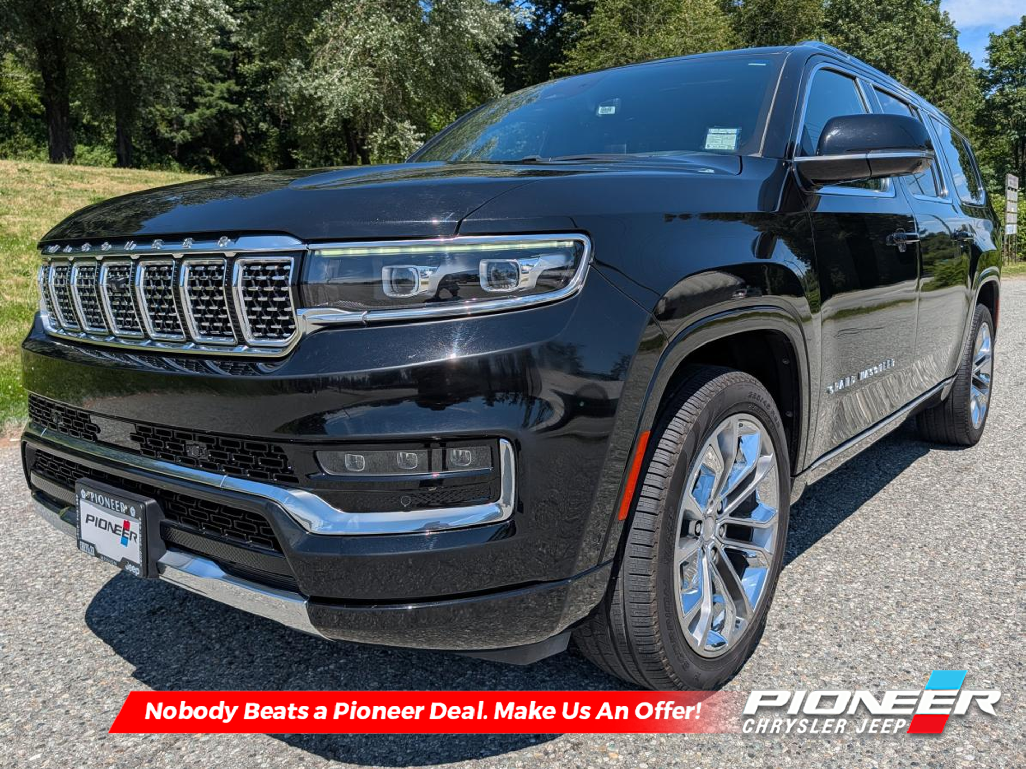 2023 Jeep Grand Wagoneer L Series II Luxury 3 Row SUV Loaded — photo 1