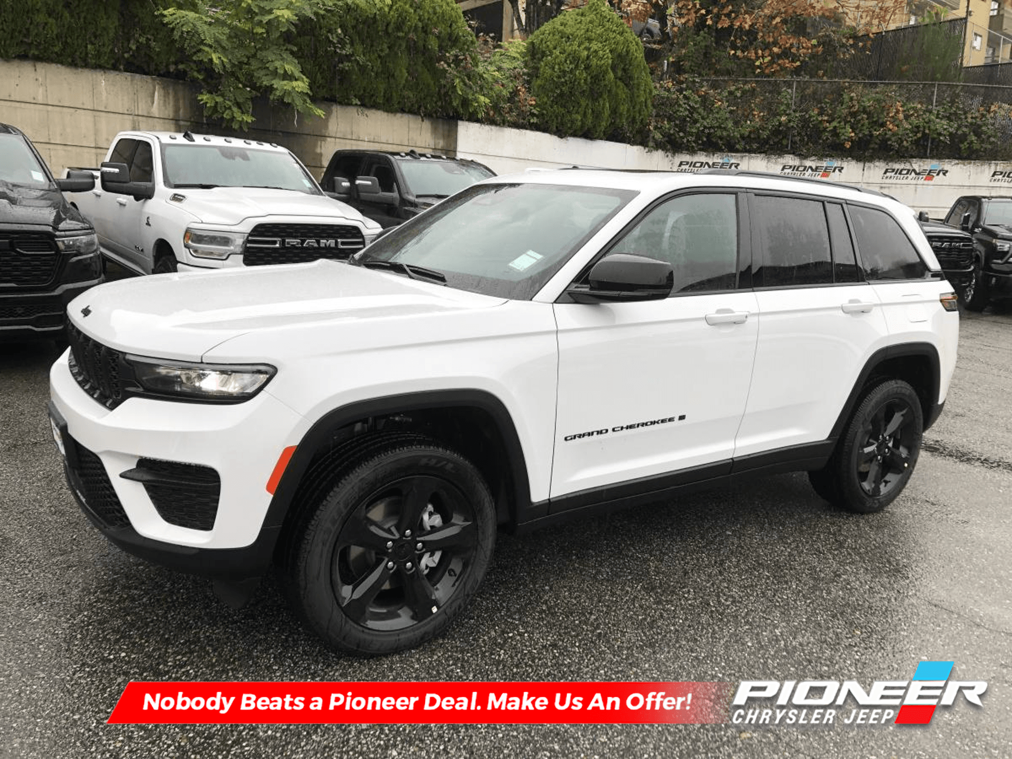 2025 Jeep Grand Cherokee Altitude - Sunroof — photo 1