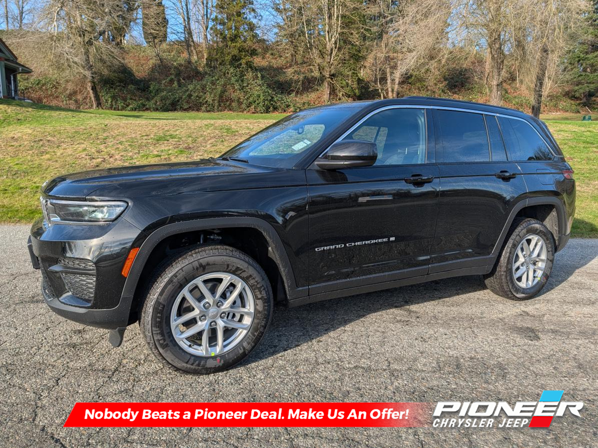 2025 Jeep Grand Cherokee Laredo - Sunroof - Low Mileage — photo 1