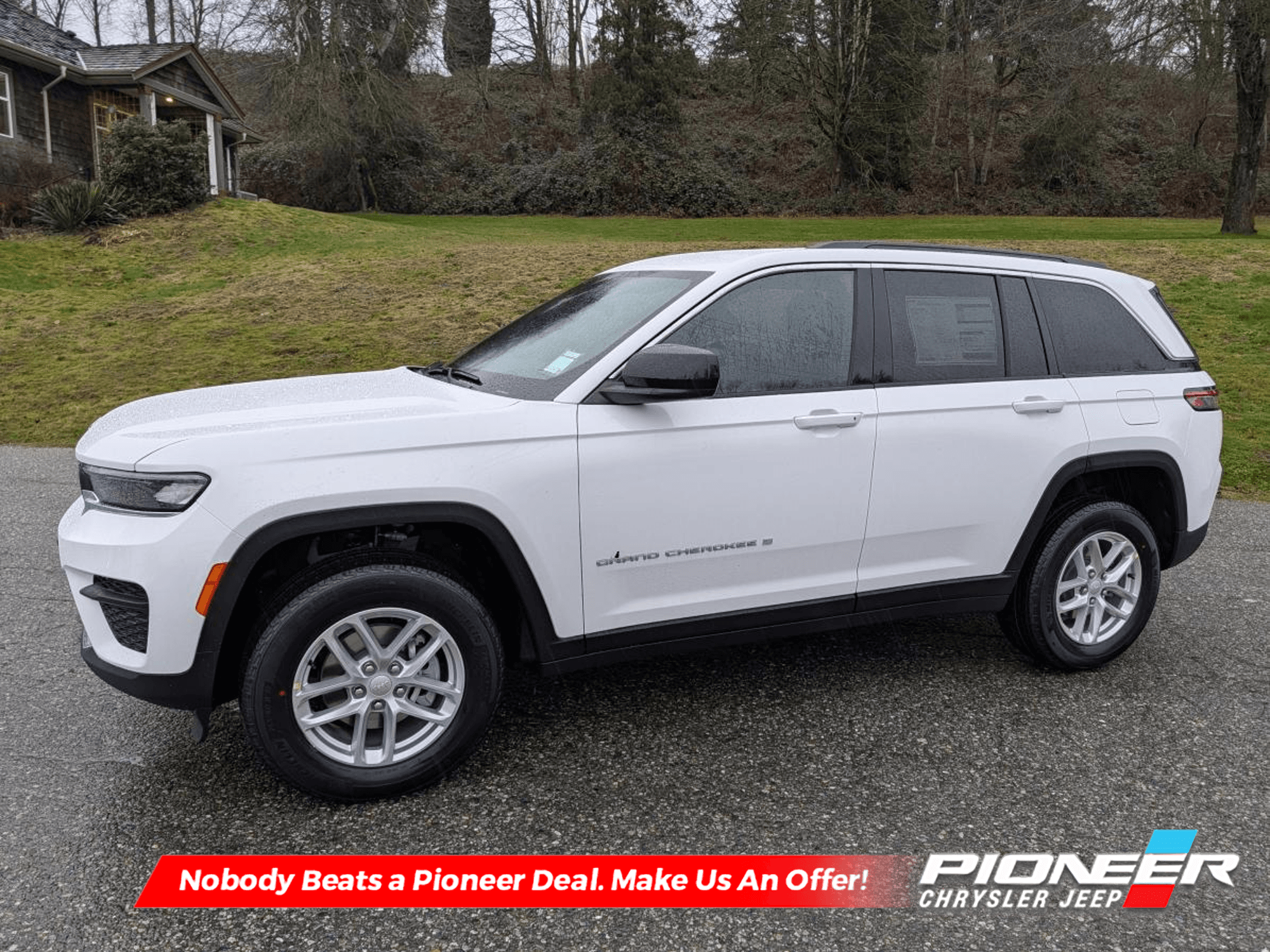 2025 Jeep Grand Cherokee Laredo - Low Mileage — photo 1