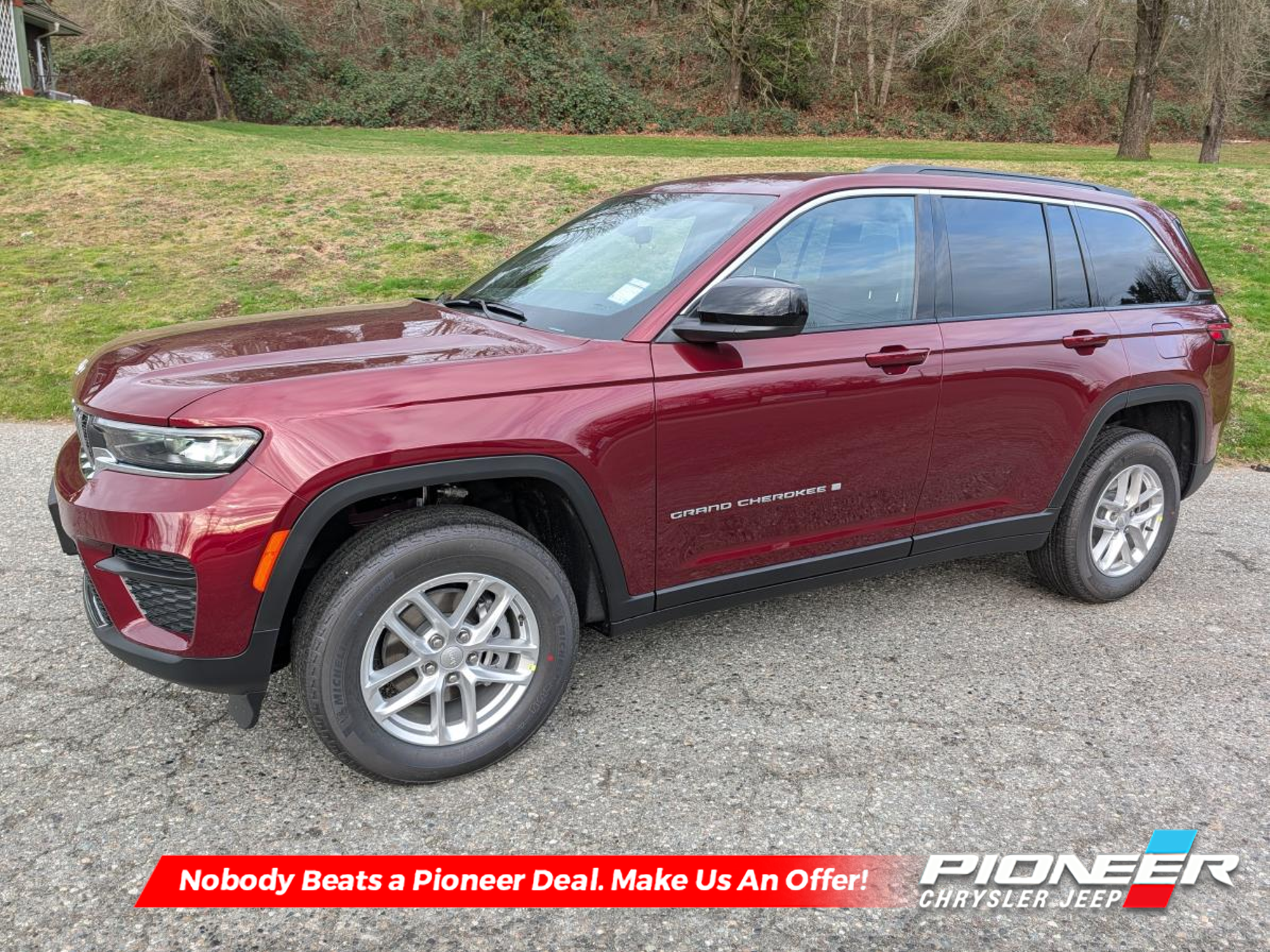 2025 Jeep Grand Cherokee Laredo - Sunroof - Low Mileage — photo 1