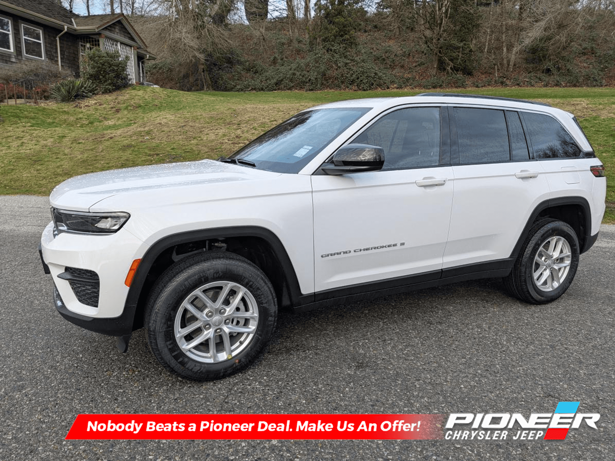 2025 Jeep Grand Cherokee Laredo - Low Mileage — photo 1