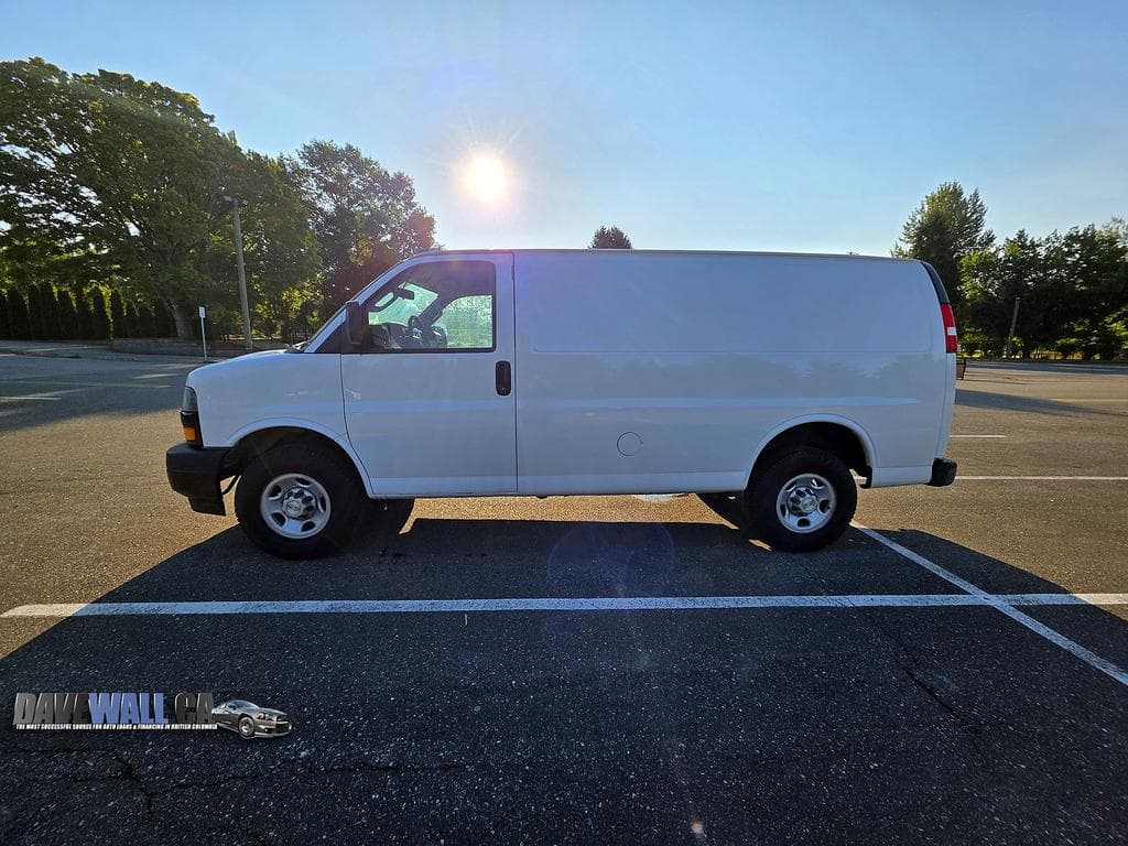 2023 Chevrolet Express Cargo Van 2500 135 - Power Windows — photo 1