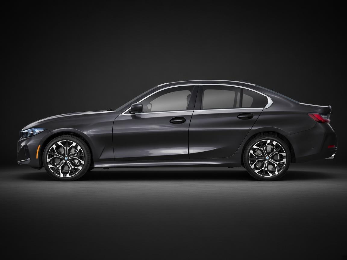 2025 BMW 3 Series 330i Xdrive Sedan — photo 1