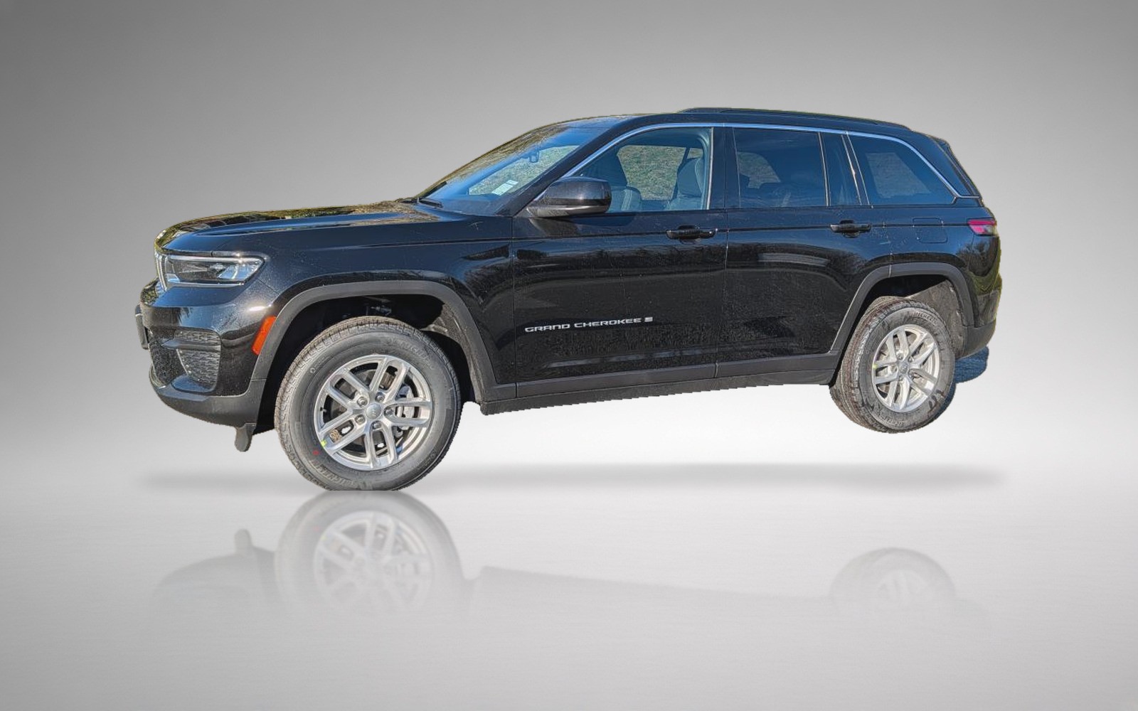 2025 Jeep Grand Cherokee Laredo - Low