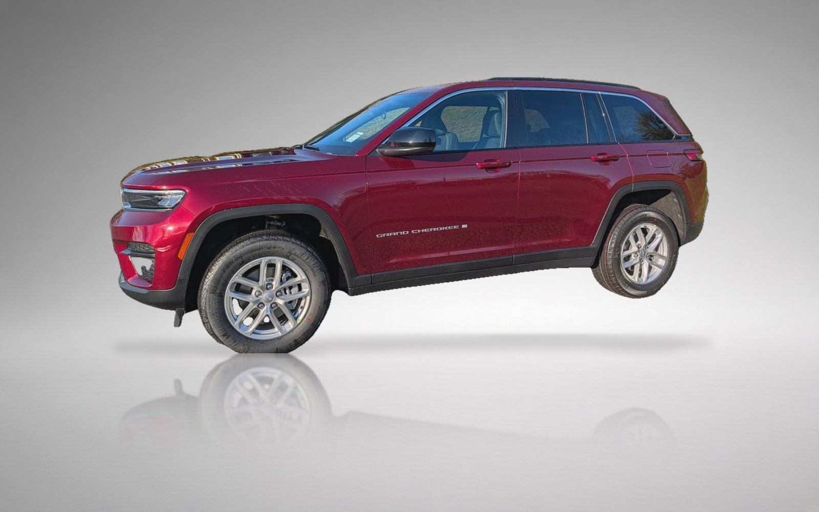 2025 Jeep Grand Cherokee Laredo - Low — photo 1