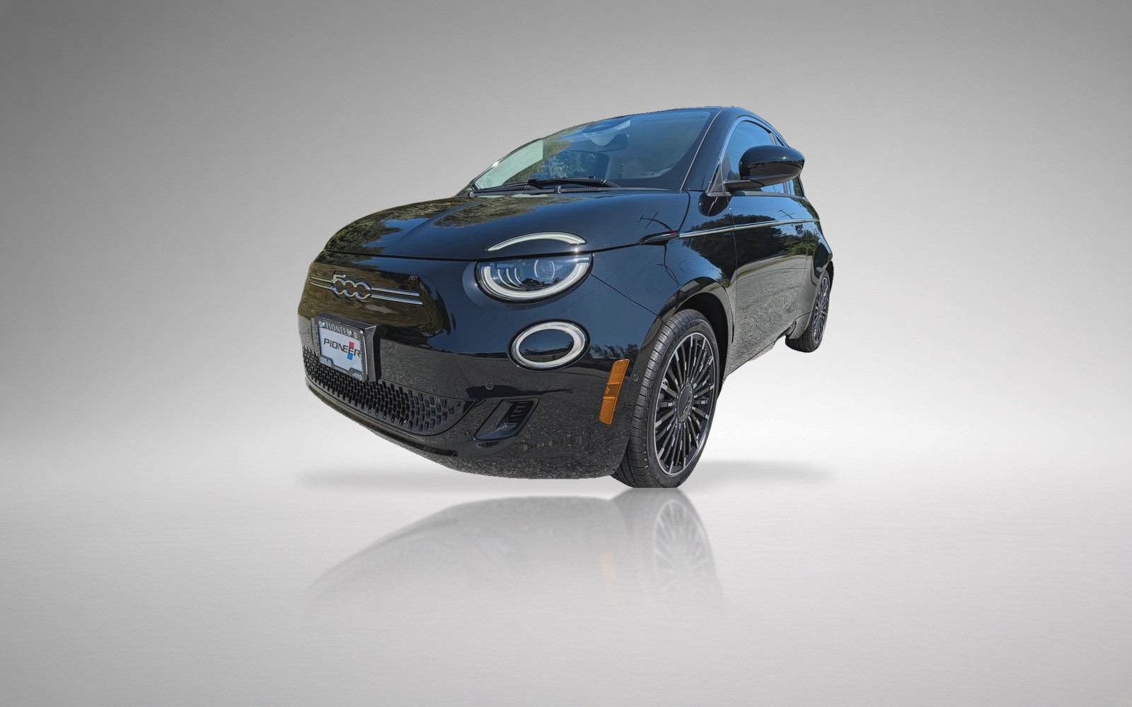 2026 Fiat 500e Icona — photo 1