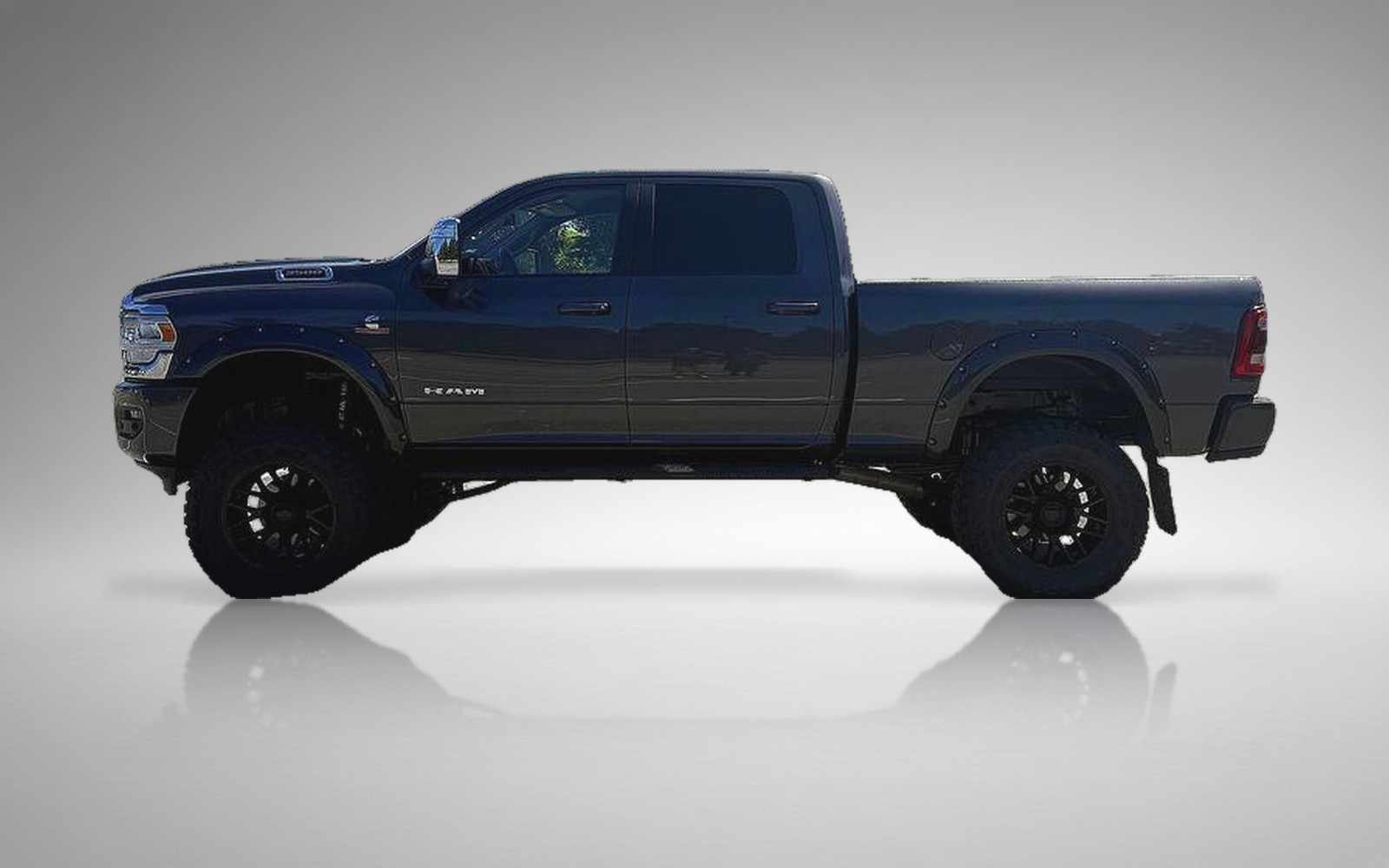 2023 RAM 3500 Laramie — photo 1