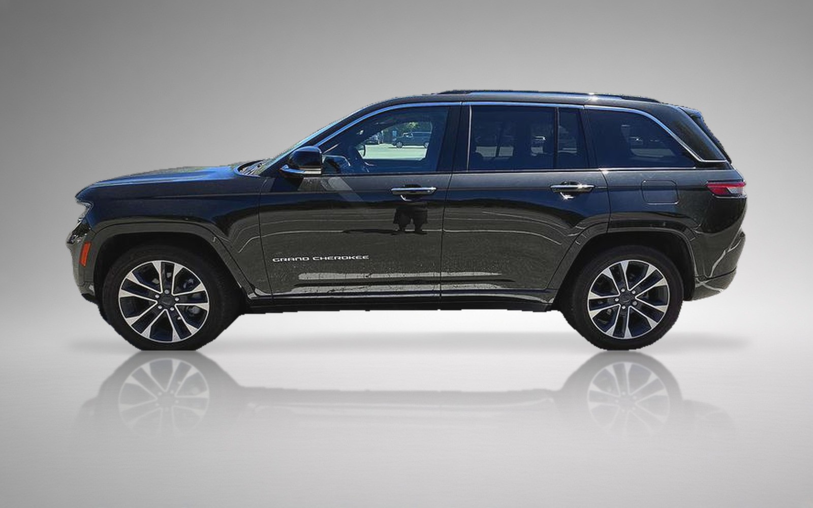 2023 Jeep Grand Cherokee Overland — photo 1
