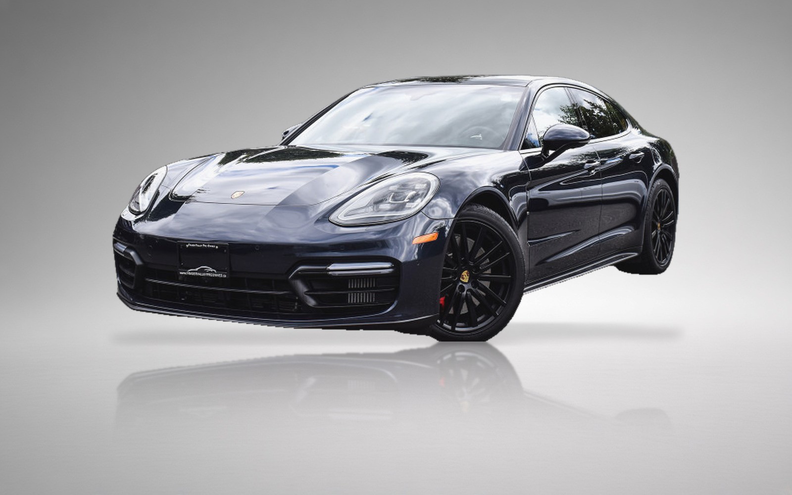 2020 Porsche Panamera GTS — photo 1