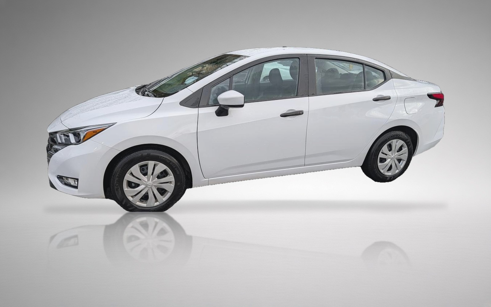 2025 Nissan Versa S Low Km | Backup