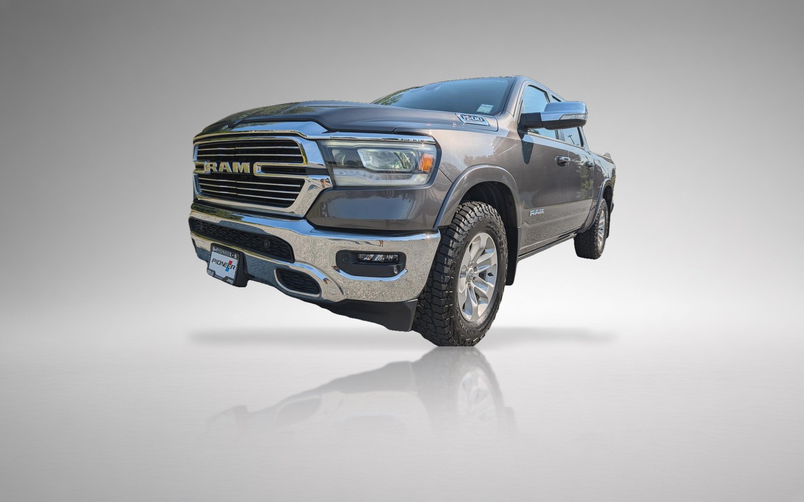 2022 RAM 1500 Laramie Hemi — photo 1